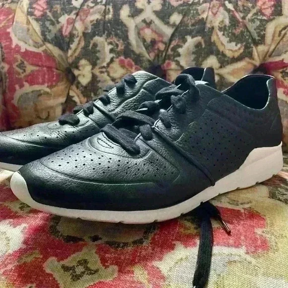 Ugh Tye Leather Sneaker - Picture 2 of 9